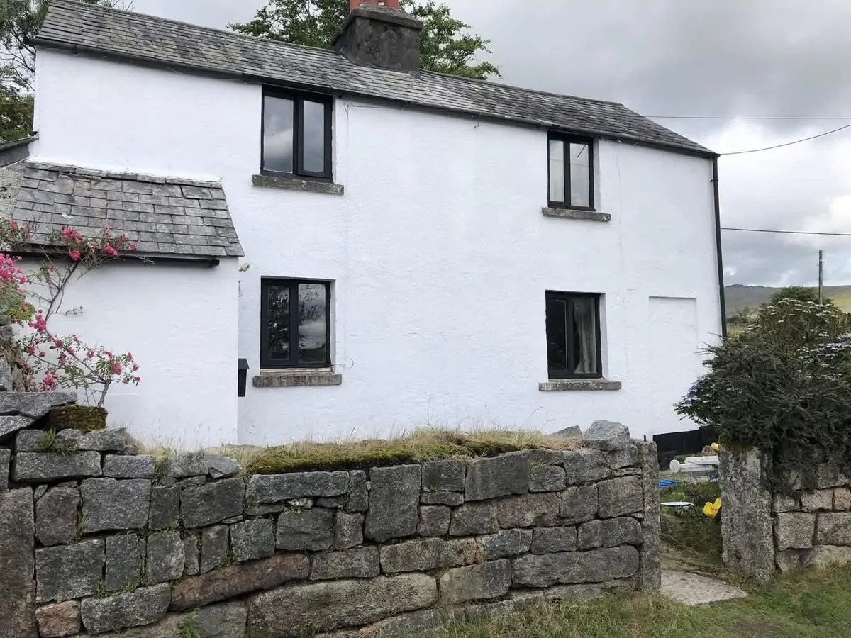 Render repair and exterior repaint of a cottage in South Molton